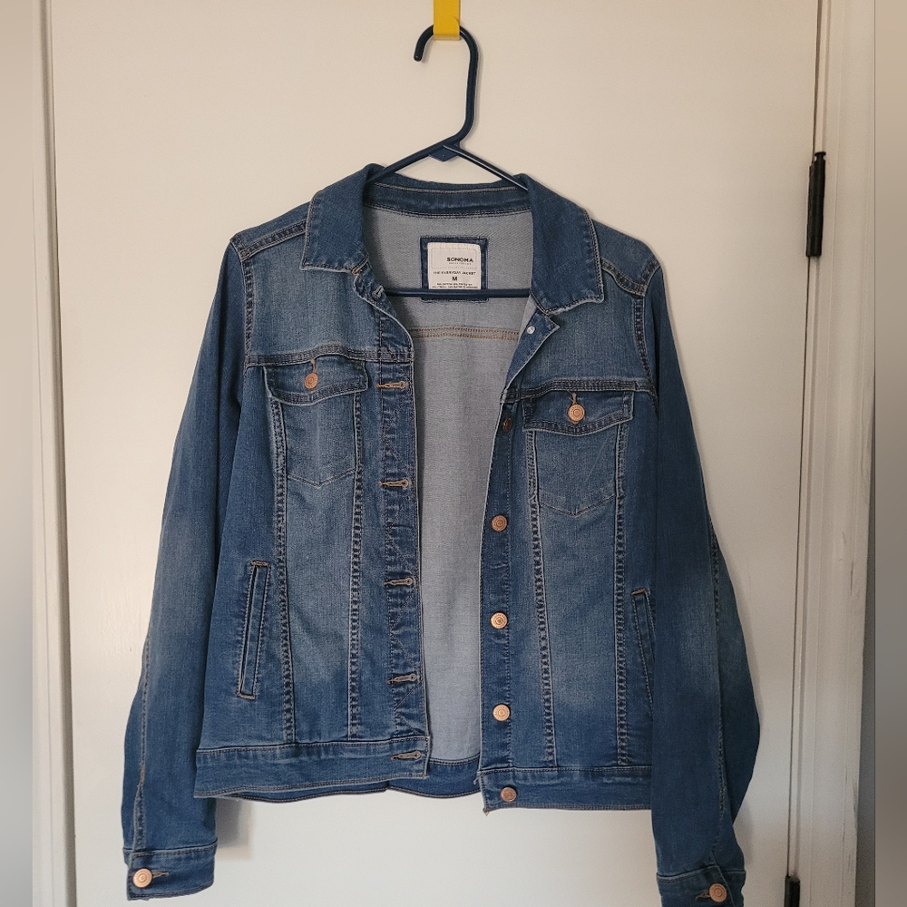 ✨3/$15✨Women's jean jacket size medium